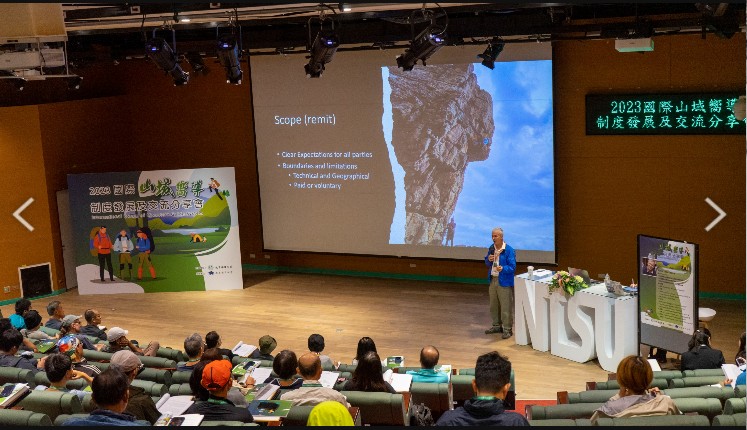 (圖)The UIAA’s Steve Long visited Taiwan to share international mountain guide systems.
